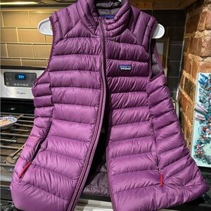 Brand née never worn women’s L purple Patagonia vest